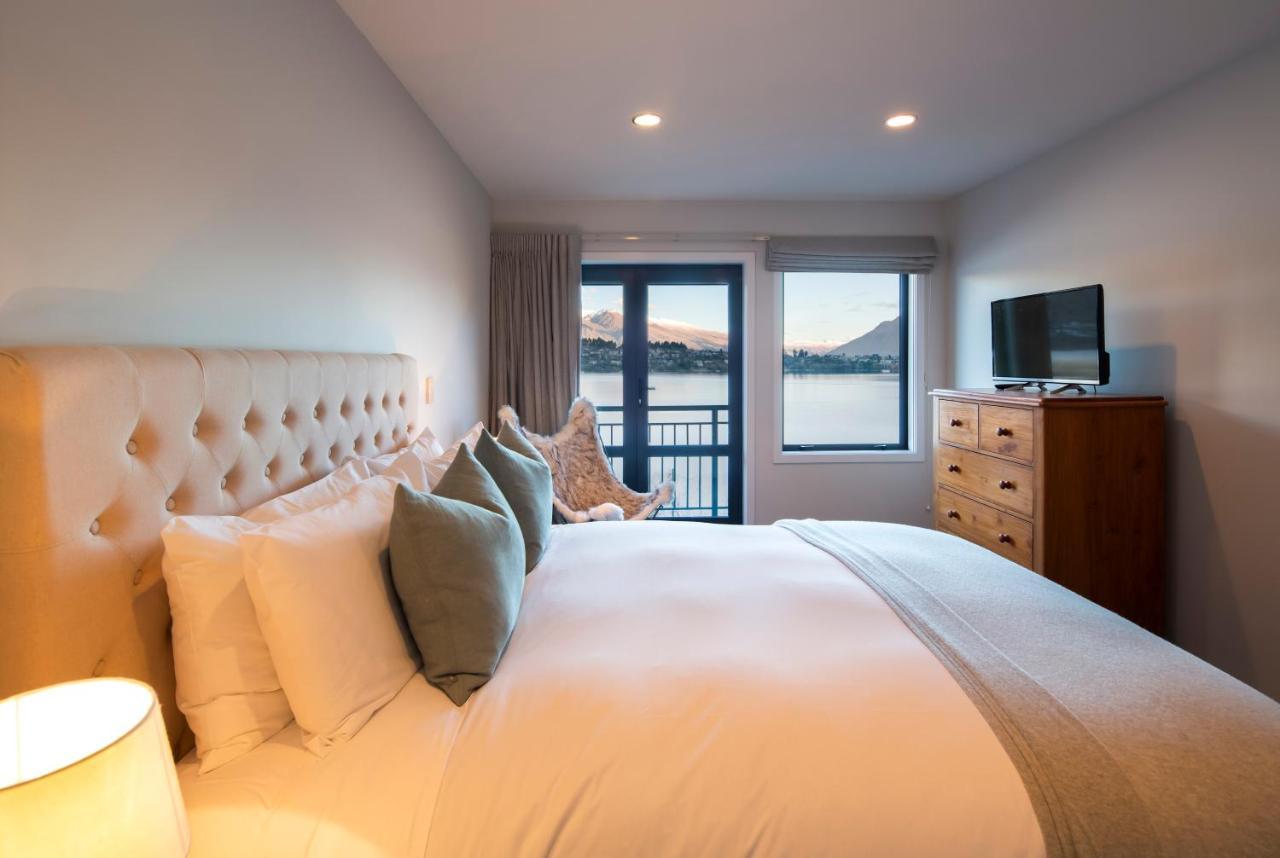 Apartment Lakefront Living - Exquisite Views - 3 Bedrooms *