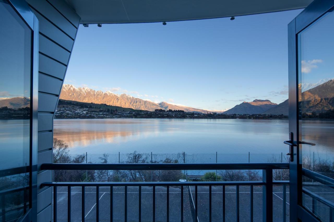 Lakefront Living - Exquisite Views - 3 Bedrooms