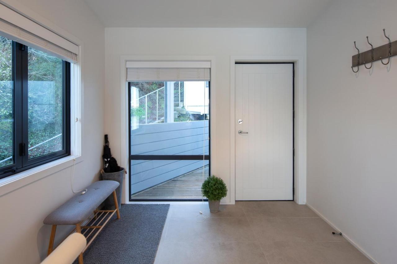 Lakefront Living - Exquisite Views - 3 Bedrooms * Queenstown