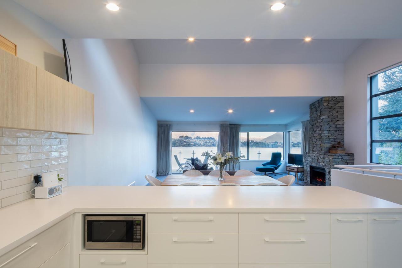 Lakefront Living - Exquisite Views - 3 Bedrooms * Queenstown