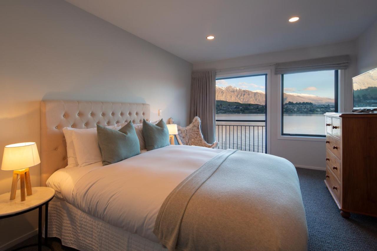 Lakefront Living - Exquisite Views - 3 Bedrooms Queenstown