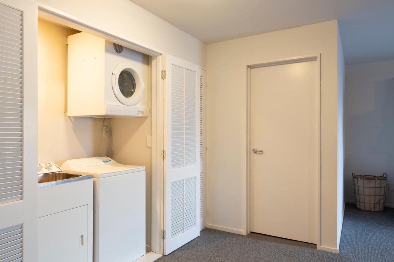 Lakefront Living - Exquisite Views - 3 Bedrooms Apartment