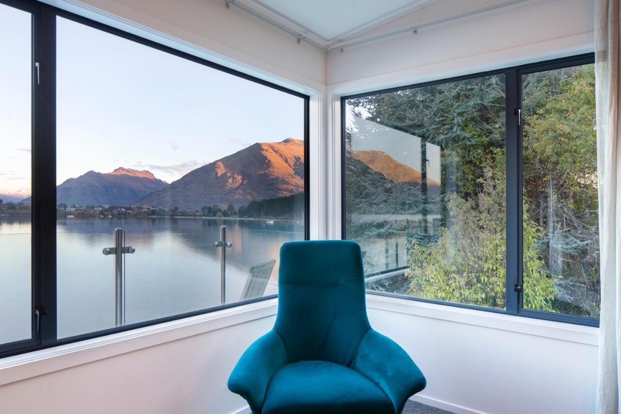 Lakefront Living - Exquisite Views - 3 Bedrooms Queenstown