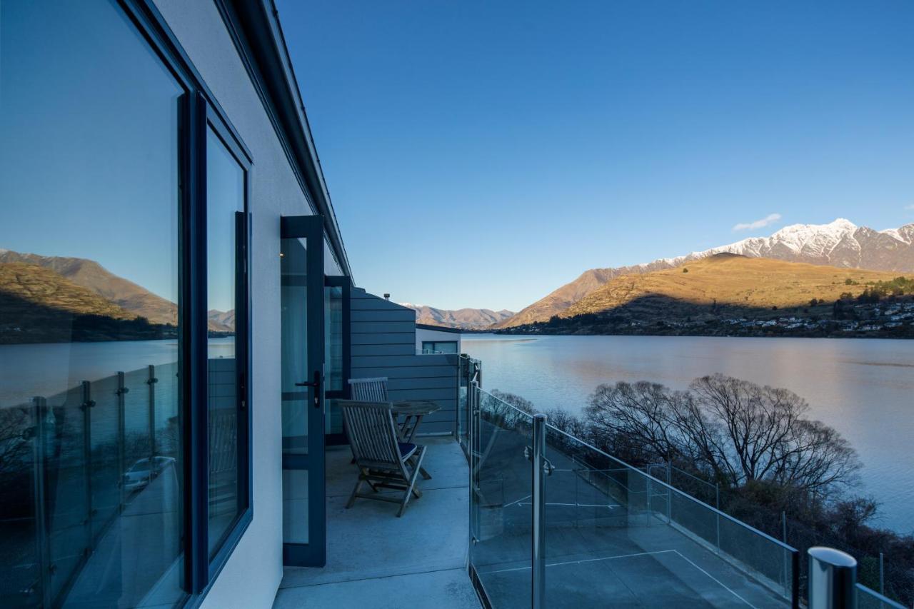 Lakefront Living - Exquisite Views - 3 Bedrooms Queenstown