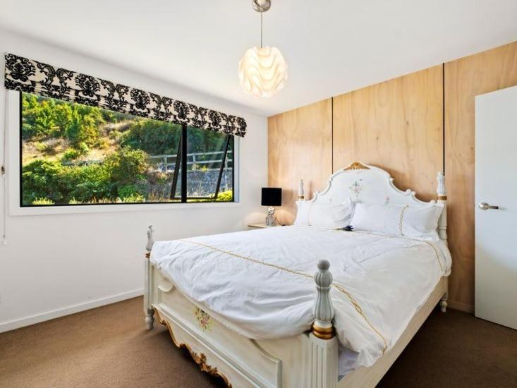 Homestay Pencarrow Lakeside Queenstown
