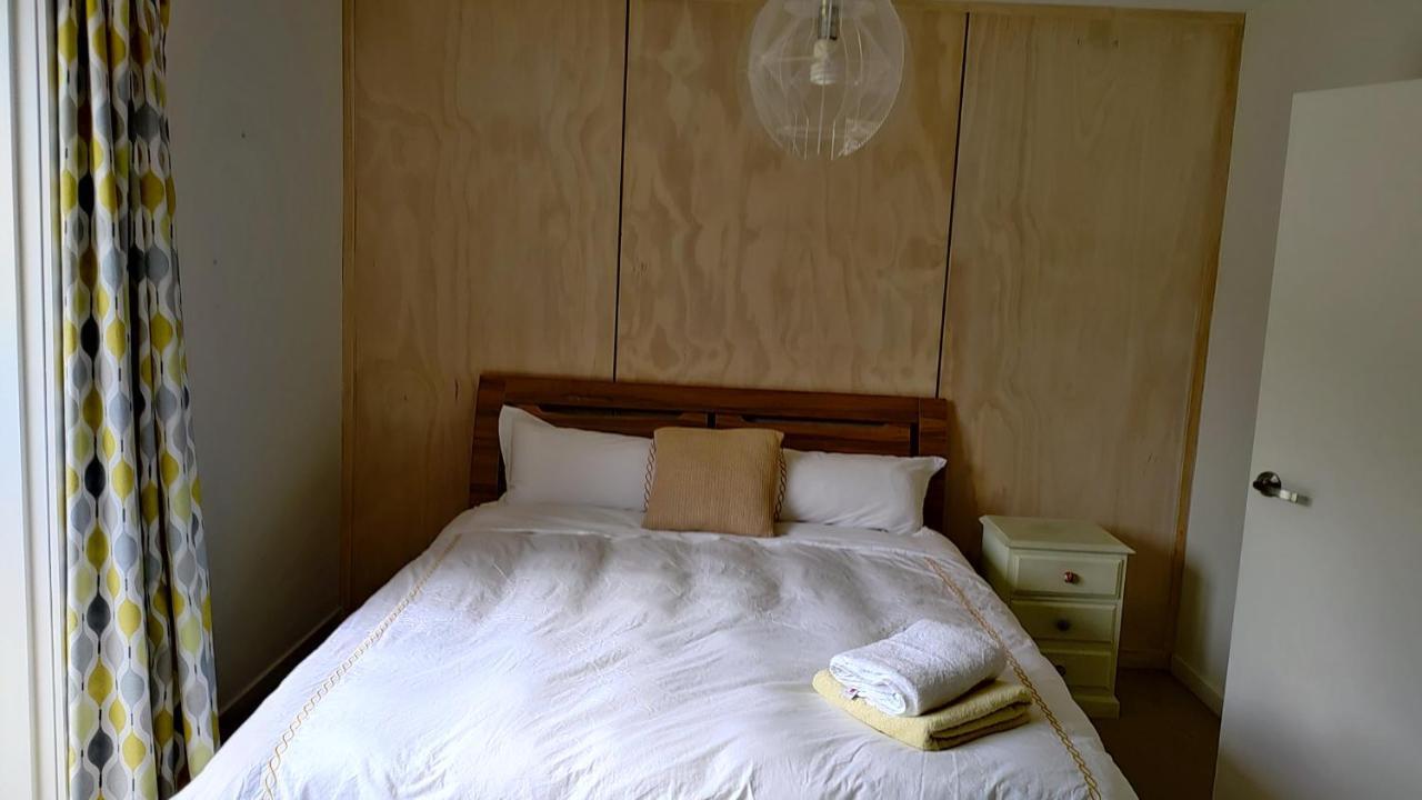 Pencarrow Lakeside Homestay *