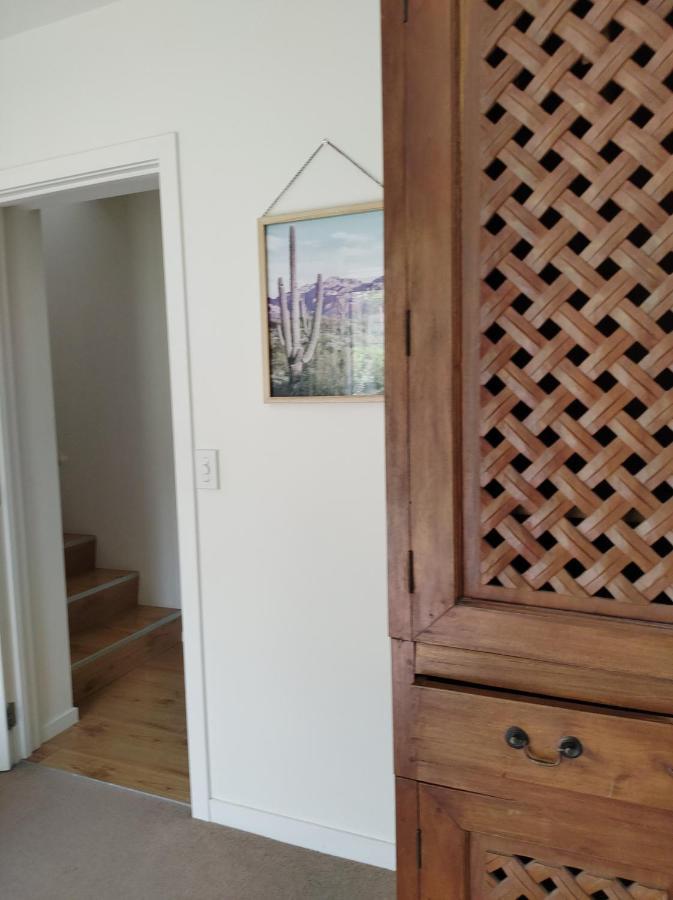 Homestay Pencarrow Lakeside