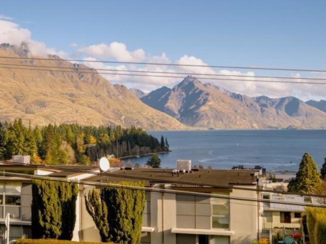 Ultimate Convenience, Walk-to-town Townhouse * Queenstown
