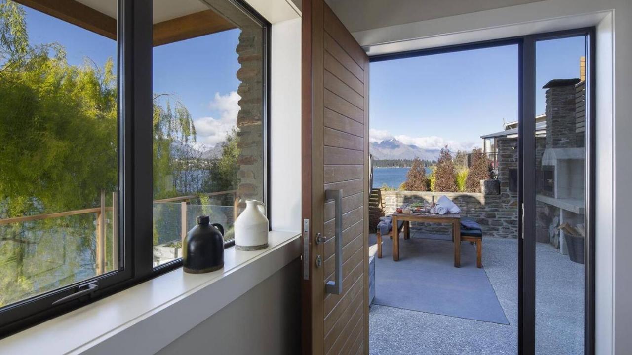 Kohanga Luxury Lakeside Villa By Amazing Accom * Queenstown