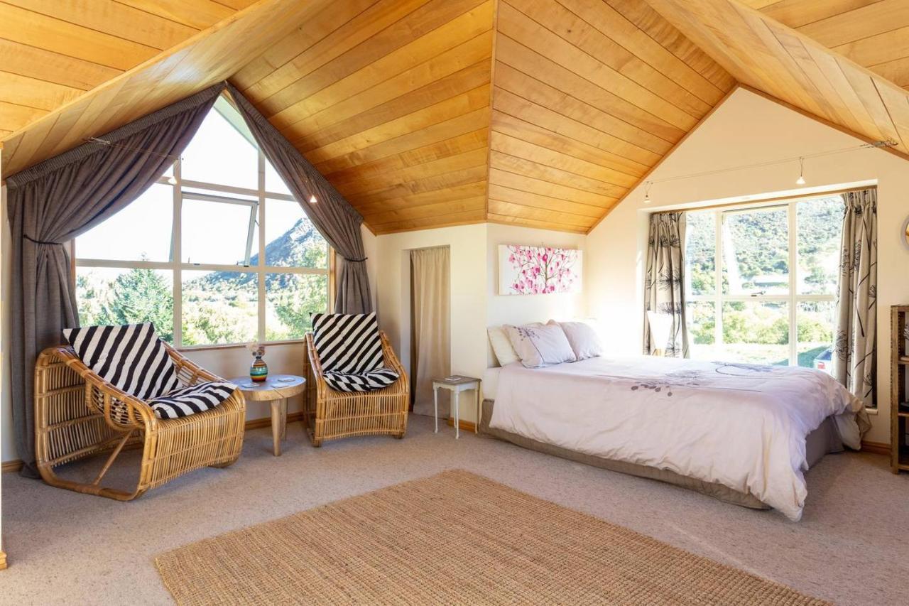 Riverside Retreat Guest house *