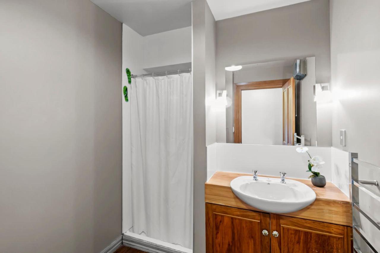 Historic Stonehouse & Alley - Sleeps 14 With Pool Holiday home *