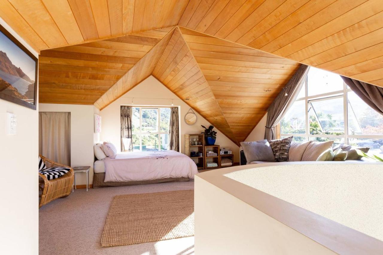 Riverside Retreat Guest house *