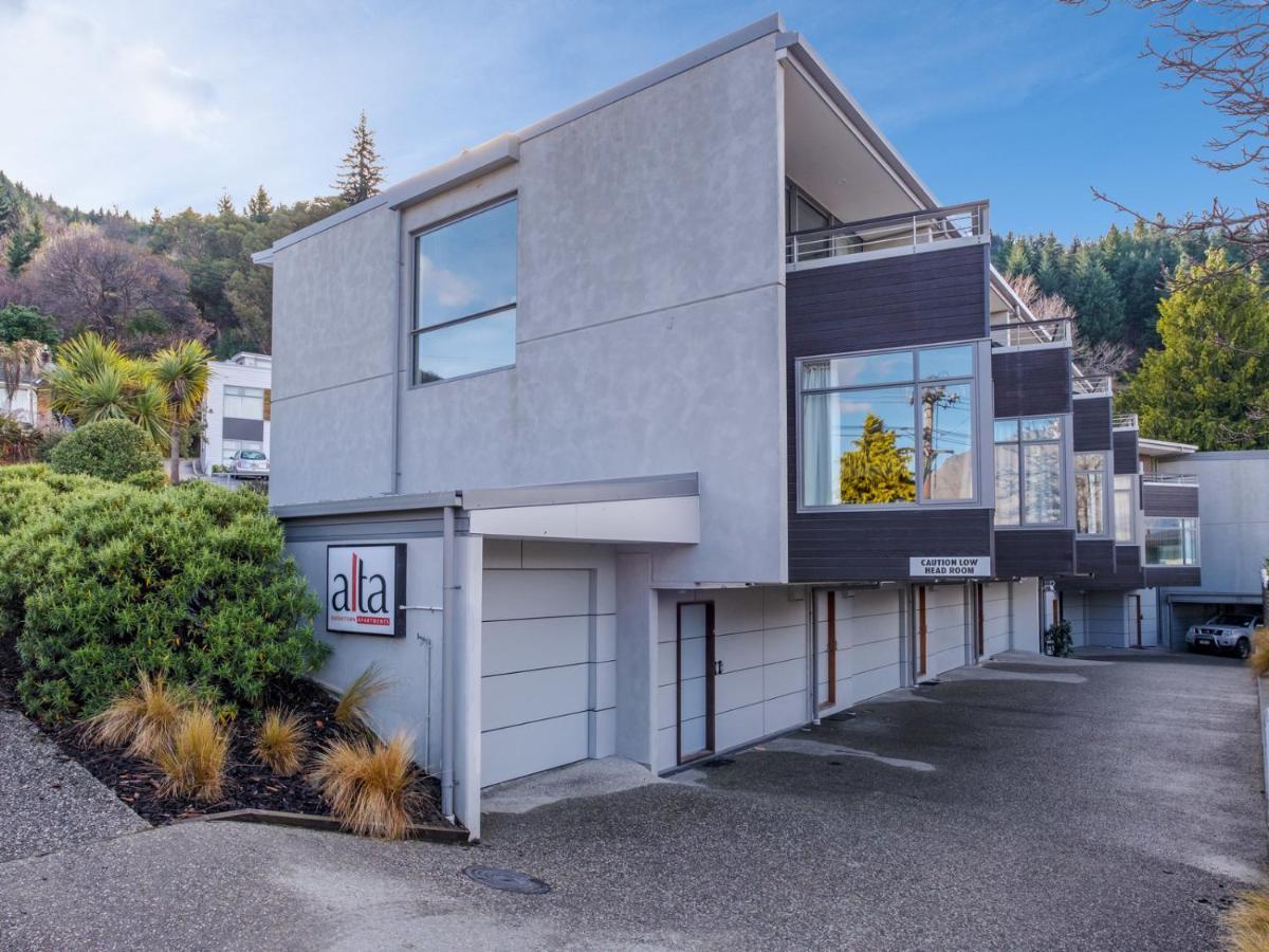 Happy Daze - * Queenstown