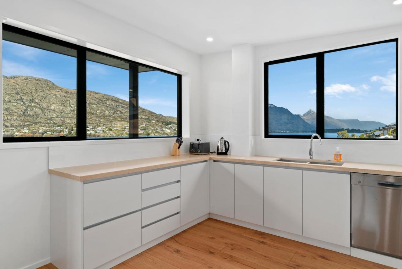 Lakeside Bliss - * Queenstown