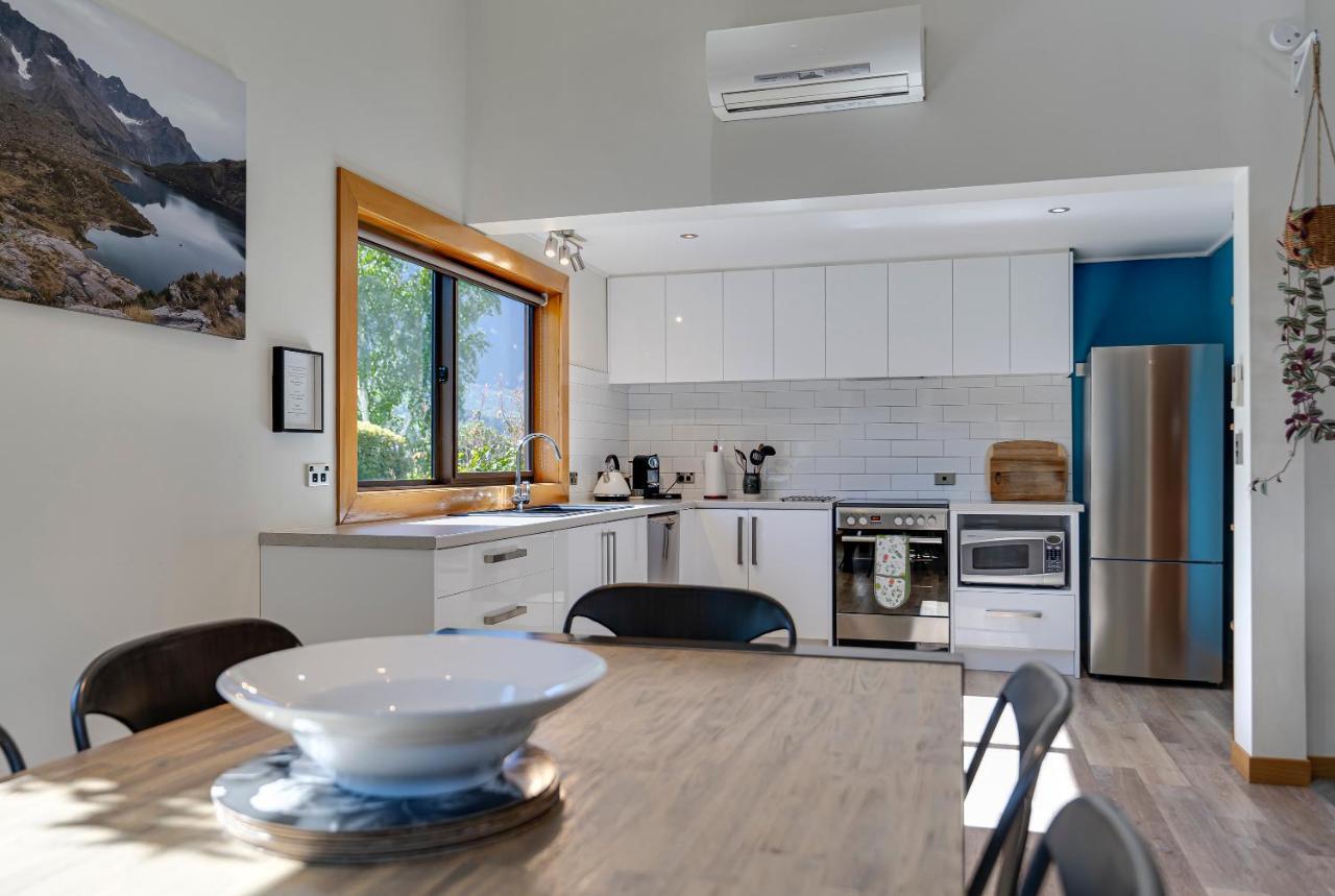 Riverside Three Bedroom - Remarkable Views Holiday home