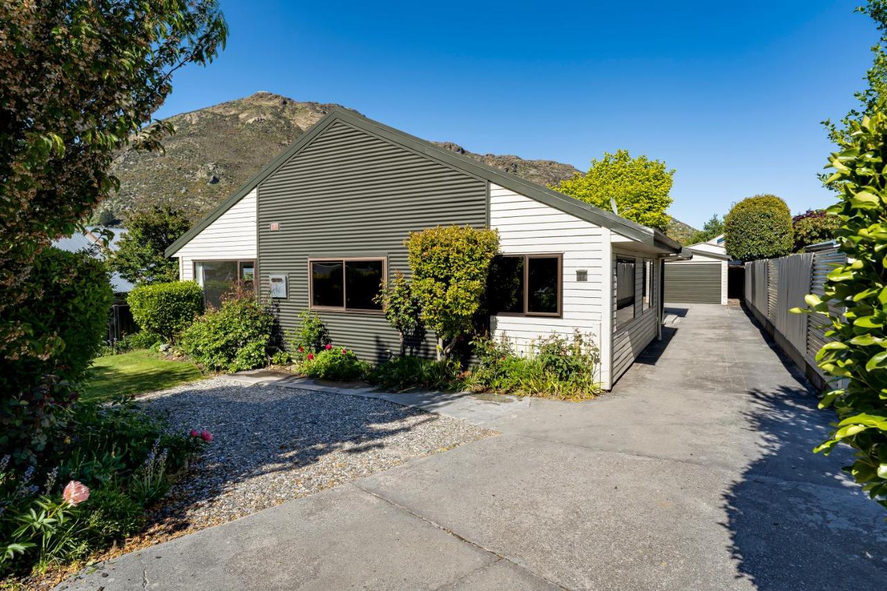 Riverside Three Bedroom - Remarkable Views Holiday home