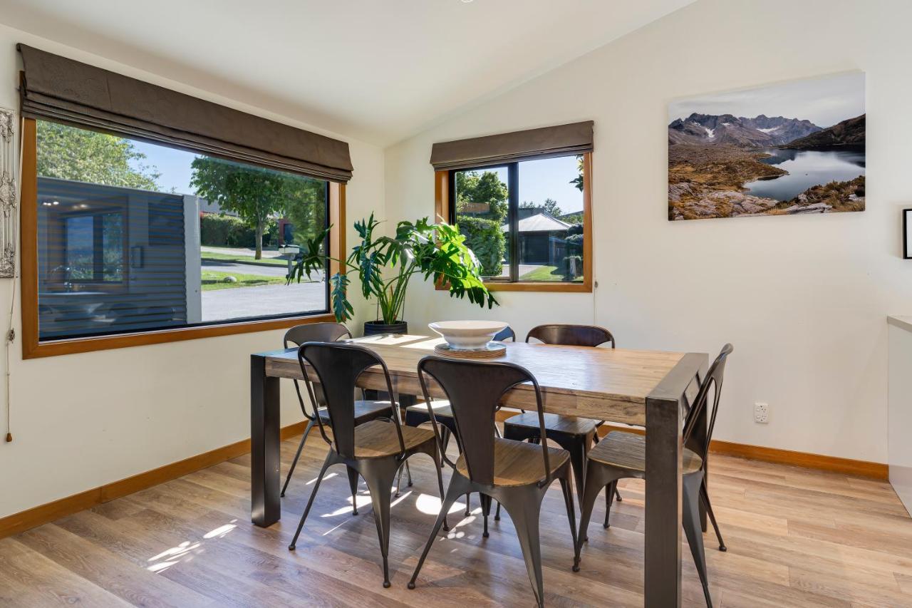 Riverside Three Bedroom - Remarkable Views Holiday home *