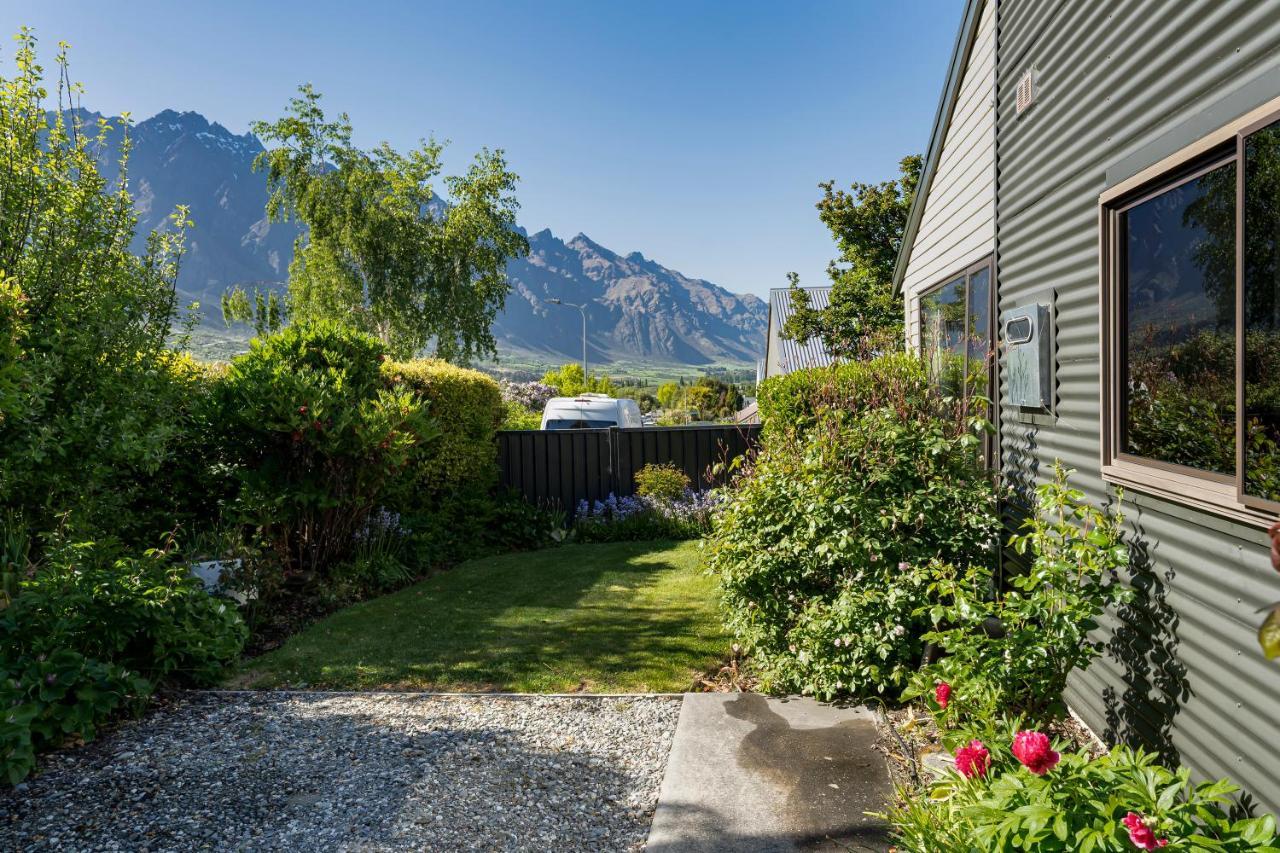 Riverside Three Bedroom - Remarkable Views Holiday home *