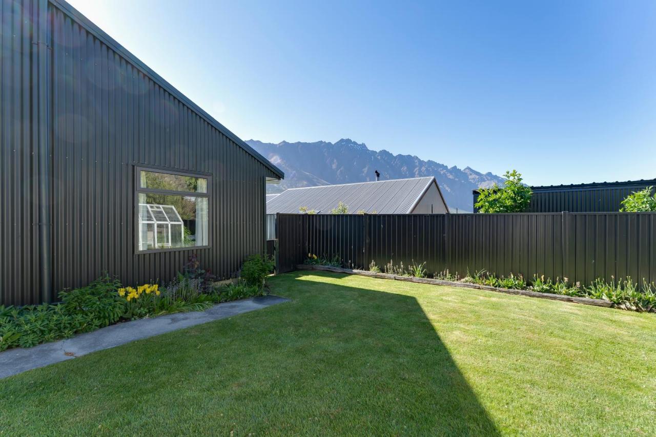 Riverside Three Bedroom - Remarkable Views Holiday home