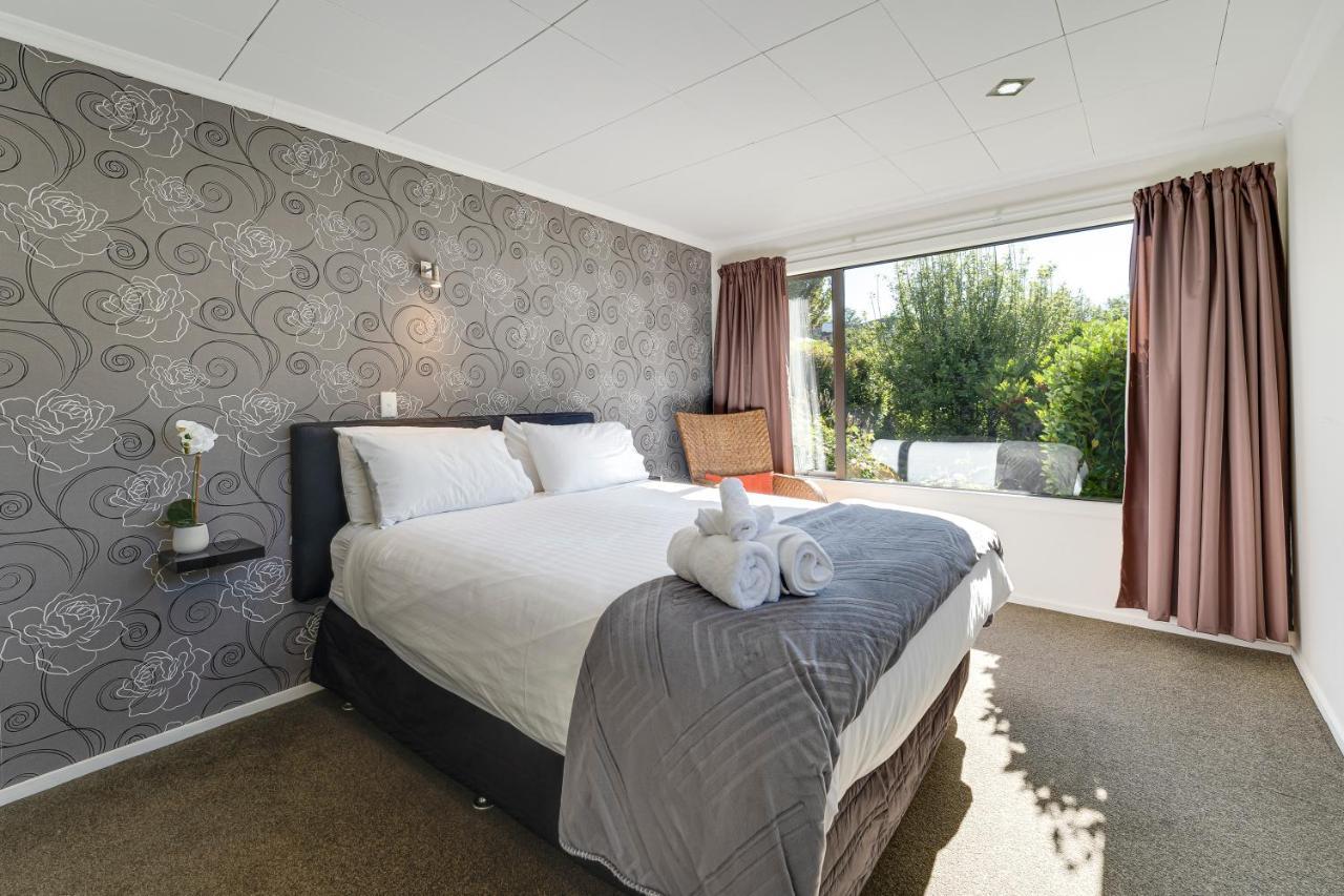 Riverside Three Bedroom - Remarkable Views *
