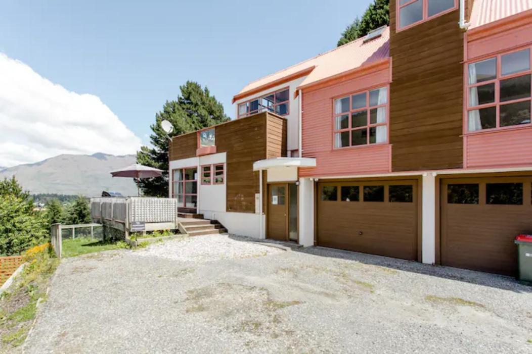 Hot Tub And Views Over - Entire House Holiday home Queenstown