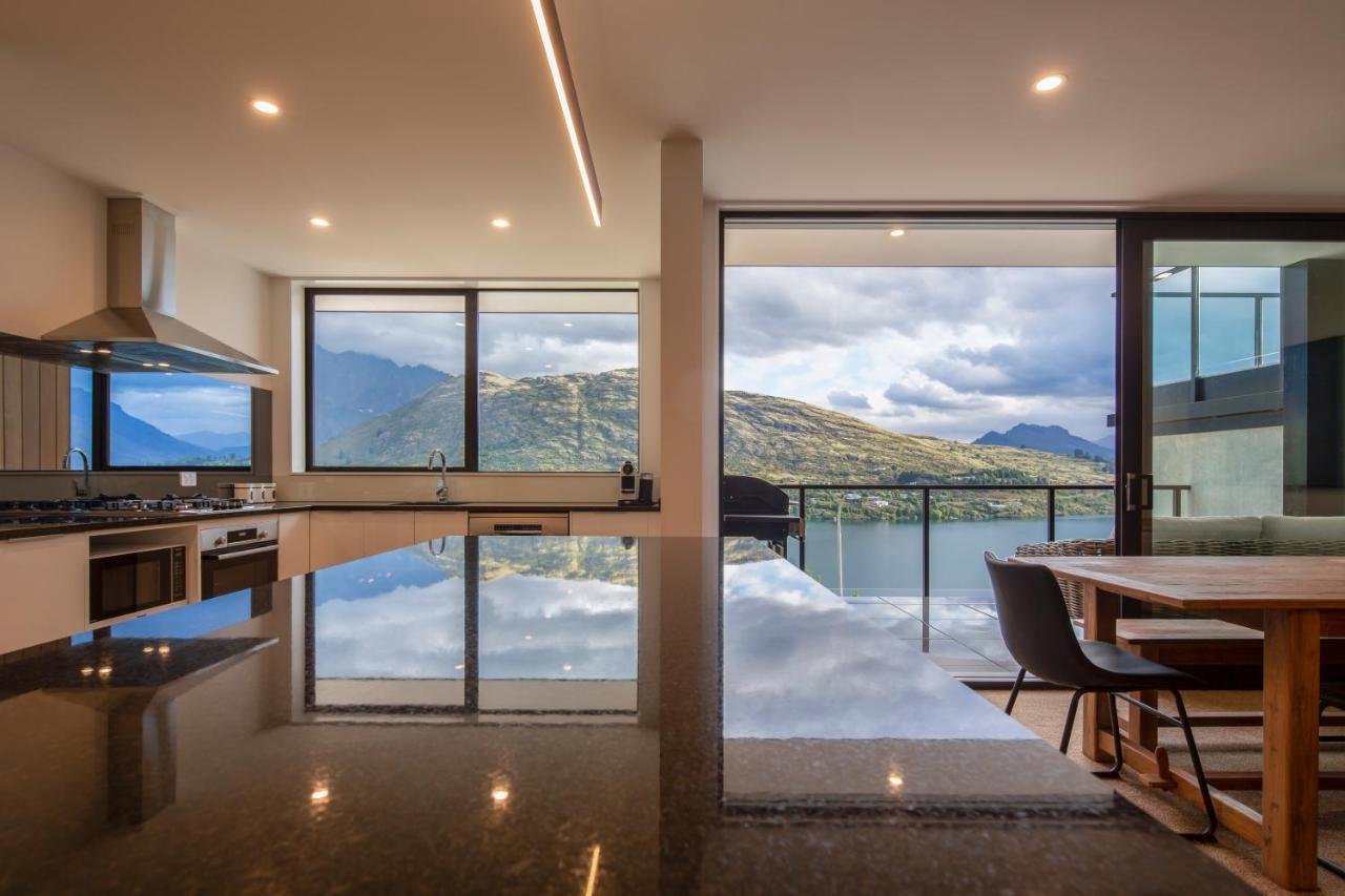 4 Bedroom With Elevated Views Of Wakatipu & The Remarkables Holiday home