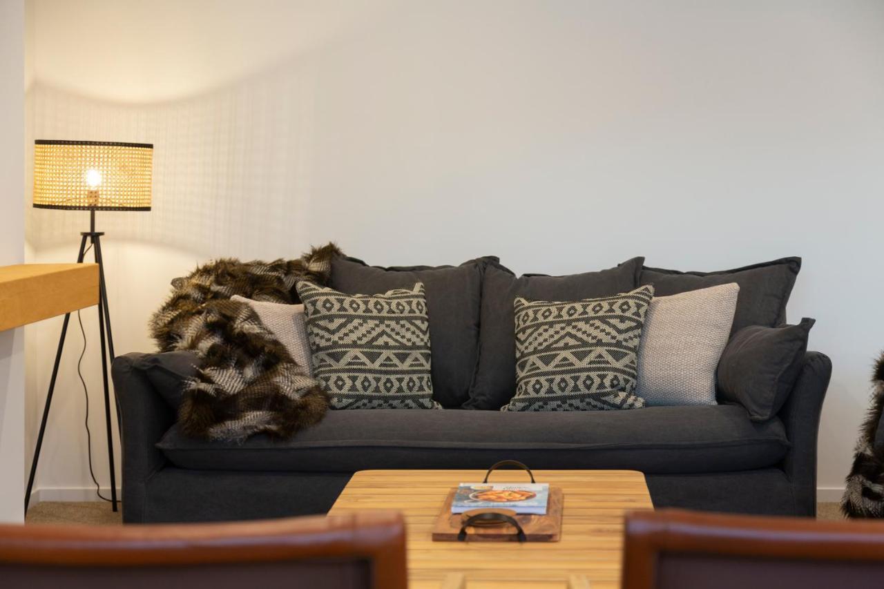 4 Bedroom With Elevated Views Of Wakatipu & The Remarkables Holiday home *