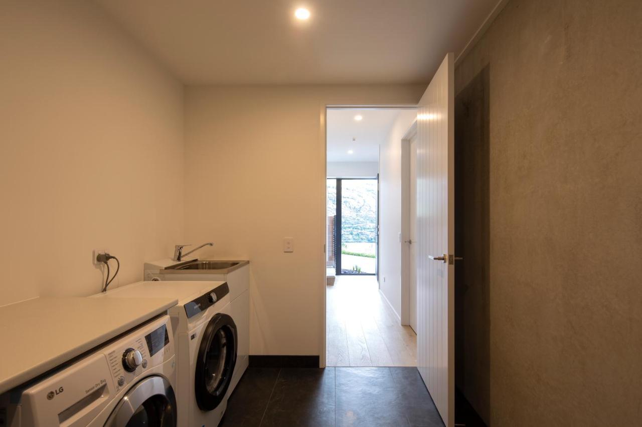 4 Bedroom With Elevated Views Of Wakatipu & The Remarkables *