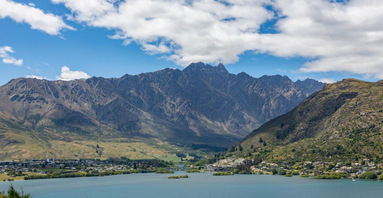 4 Bedroom With Elevated Views Of Wakatipu & The Remarkables