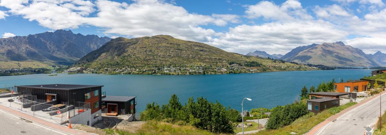 4 Bedroom With Elevated Views Of Wakatipu & The Remarkables *