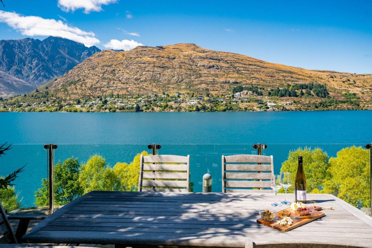 Front 3-bedroom With Access Apartment Queenstown