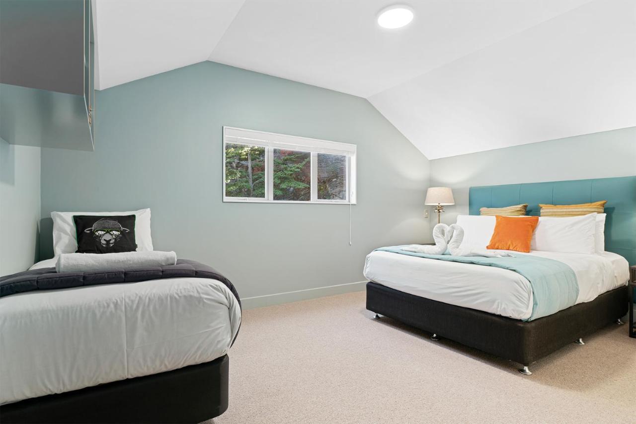 Front 3-bedroom With Access Apartment Queenstown