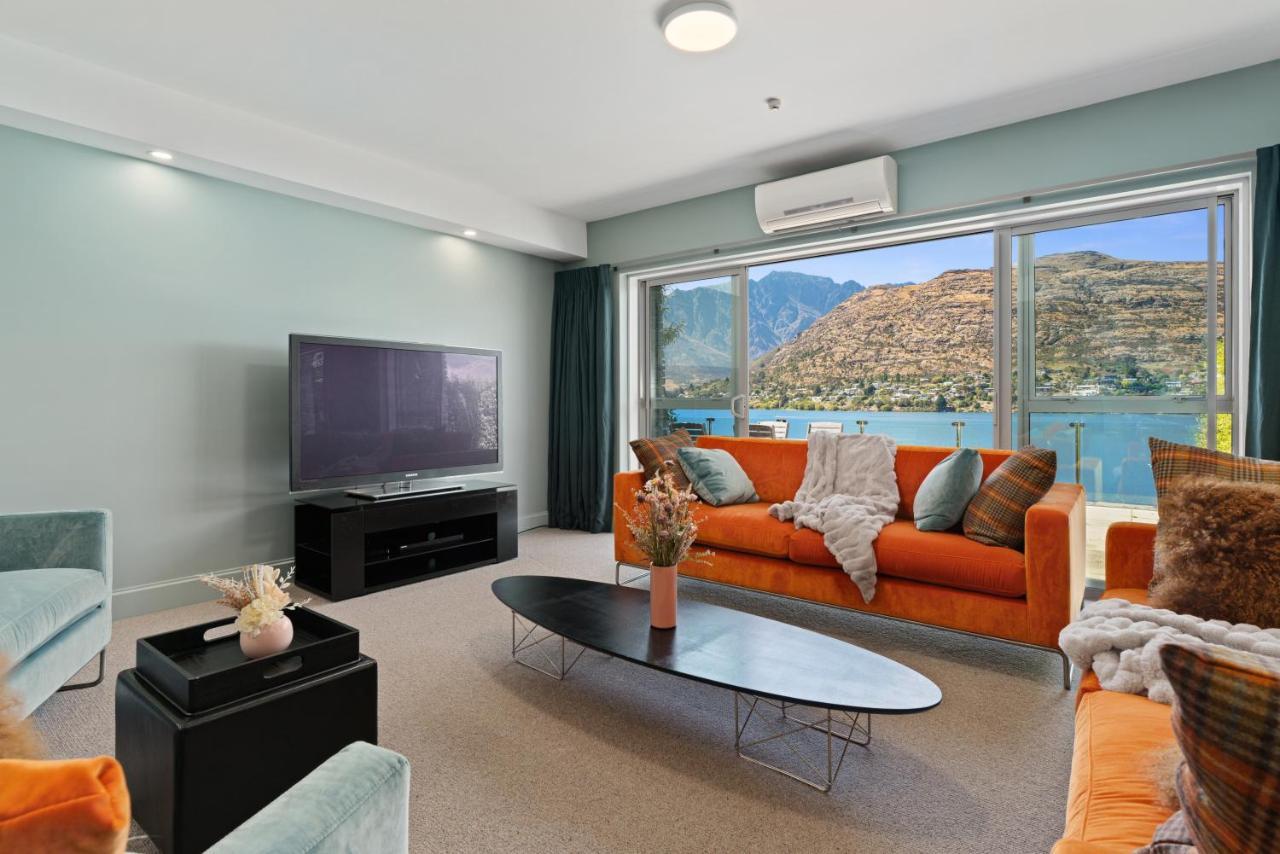 Apartment Front 3-bedroom With Access *