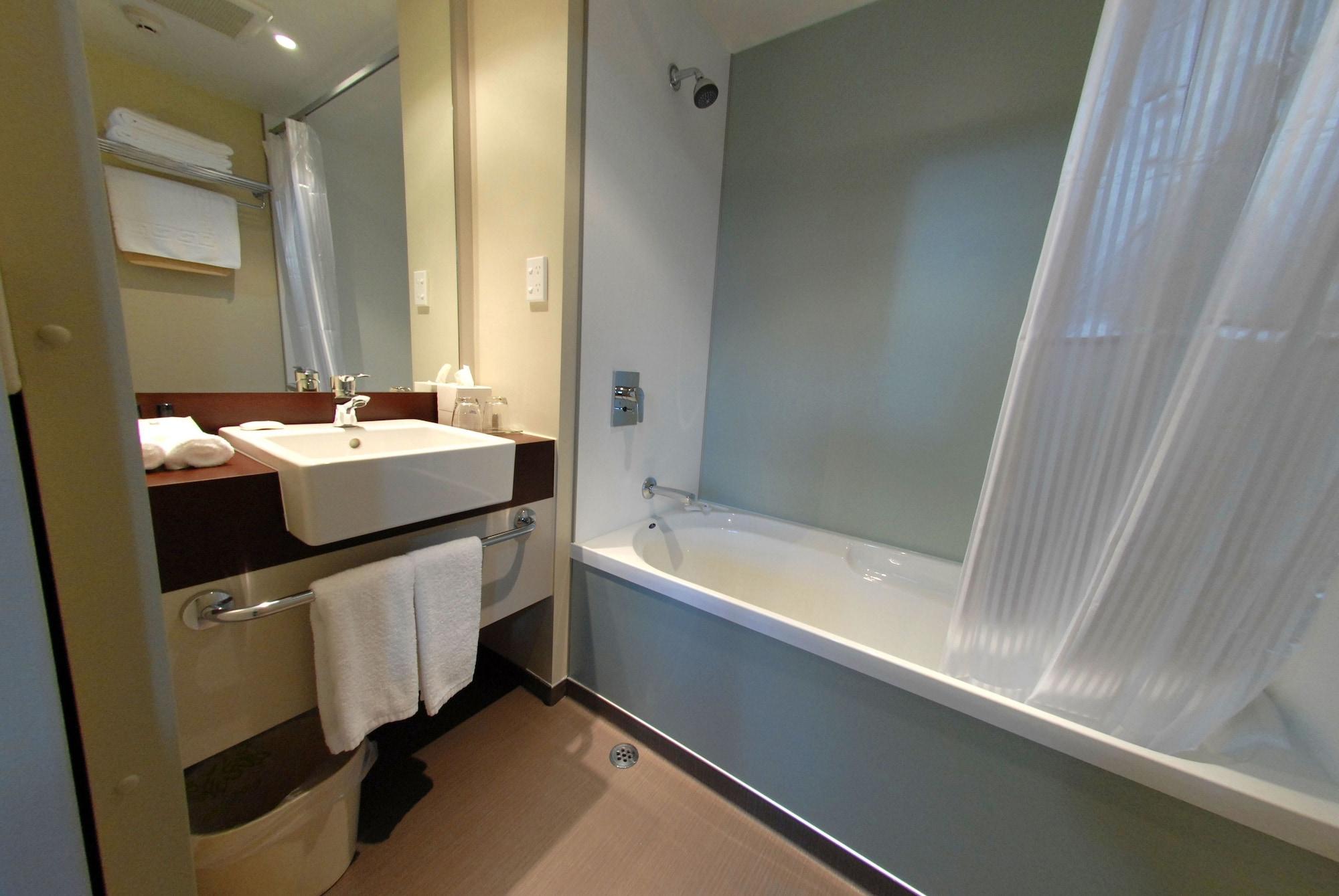Copthorne & Lakeview Hotel