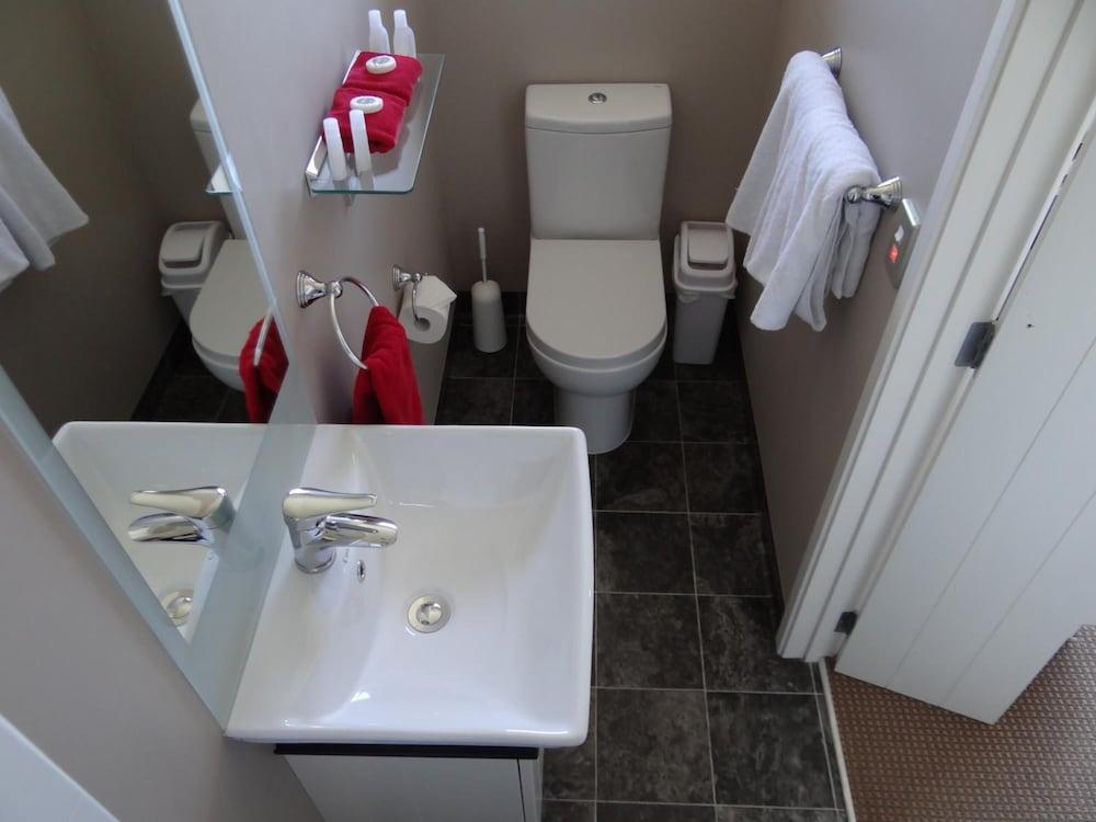 Chalet Queenstown Bed & Breakfast 4*
