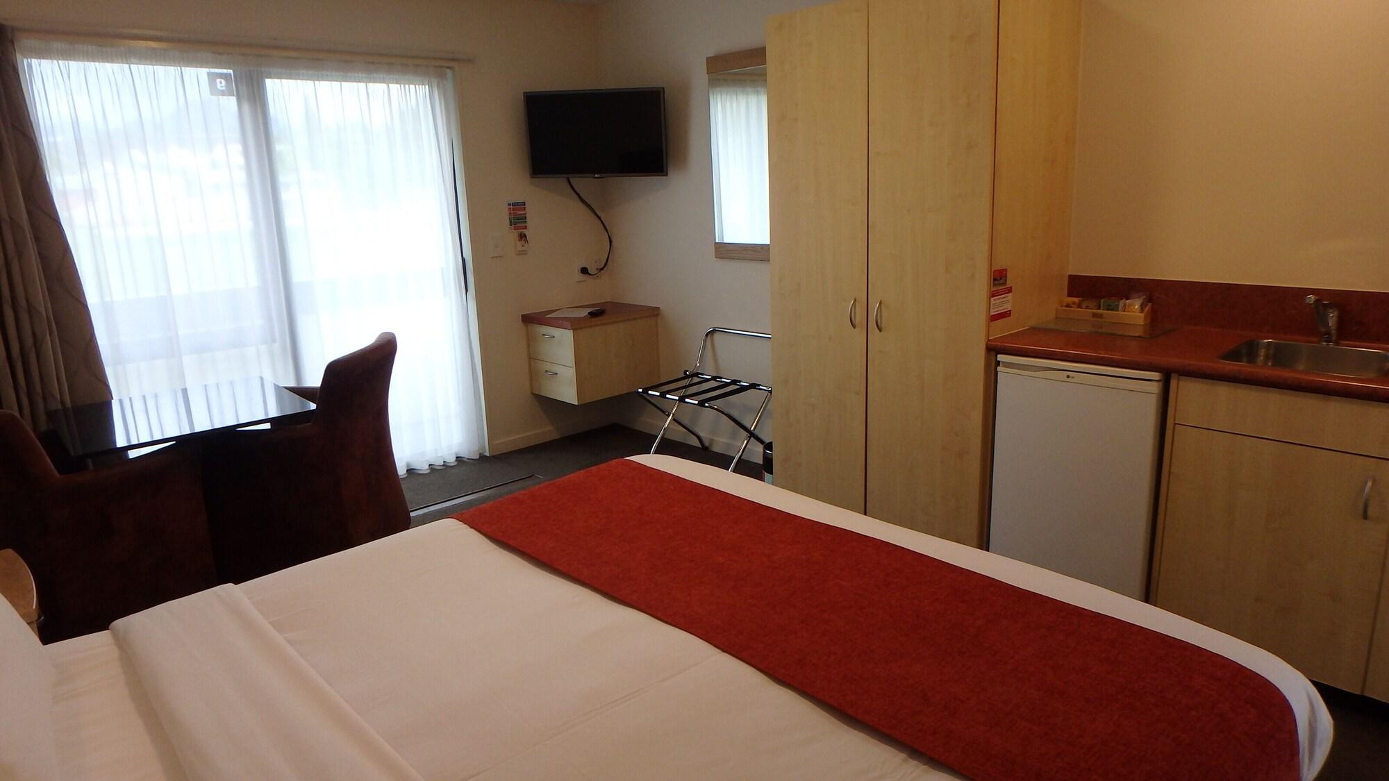 Bella Vista Motel 4*
