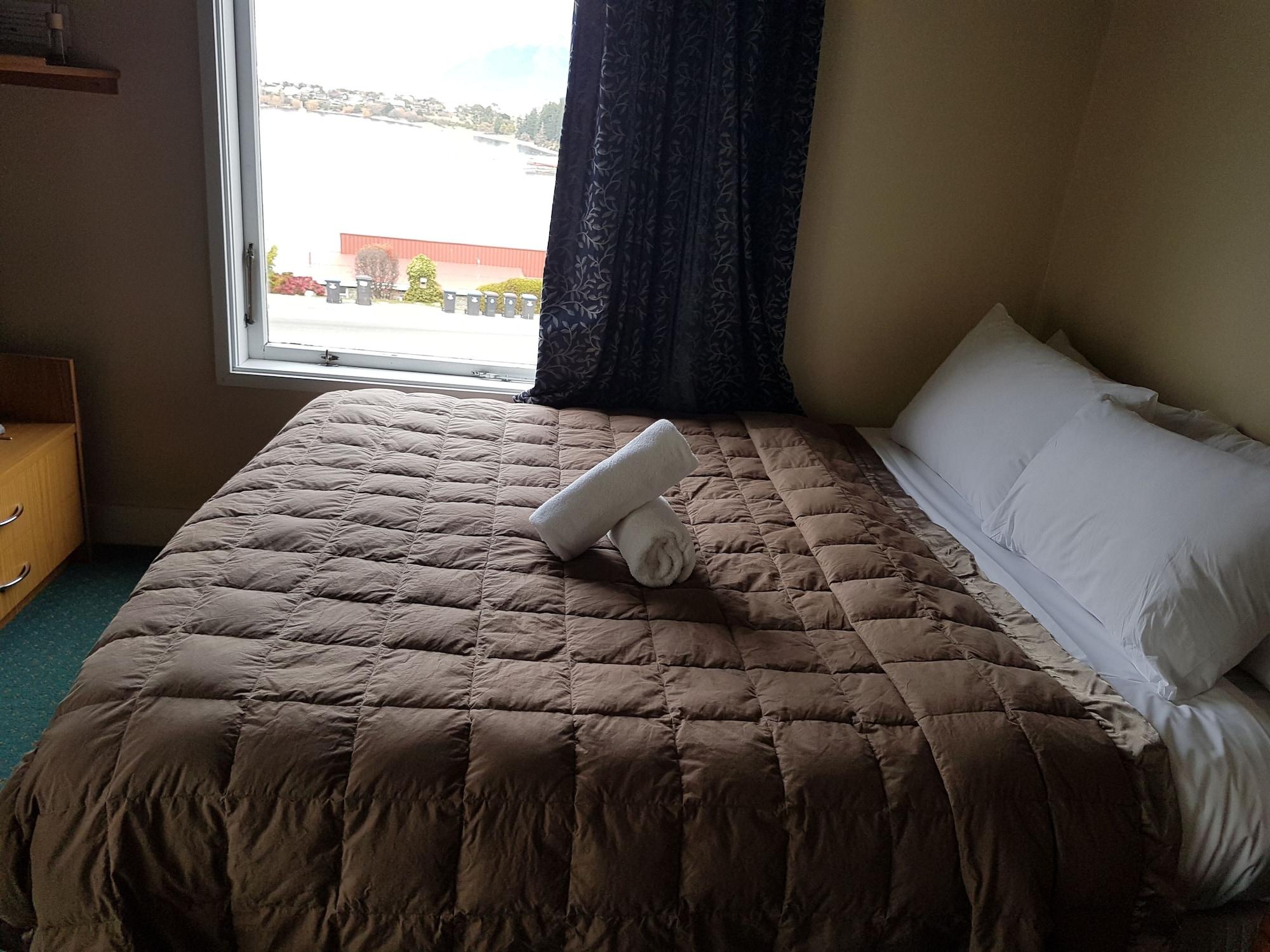 Lakeview Colonial 3*