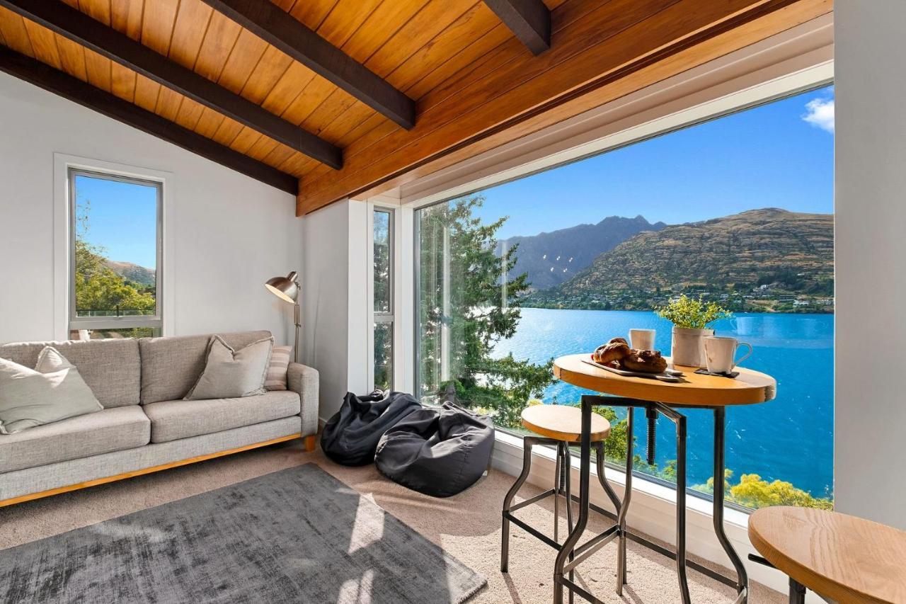Lakefront Dream 4 Bed Holiday home Queenstown