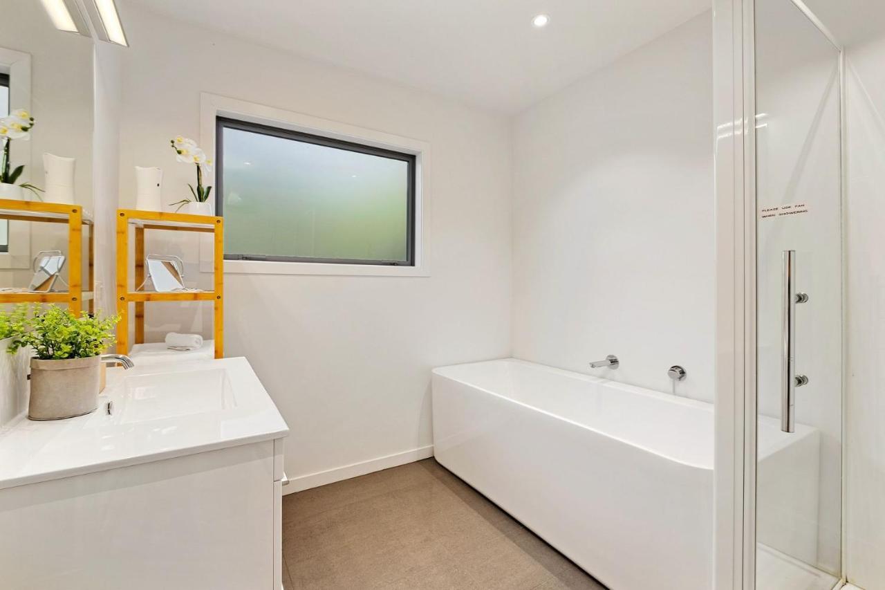 Lakefront Dream 4 Bed Queenstown
