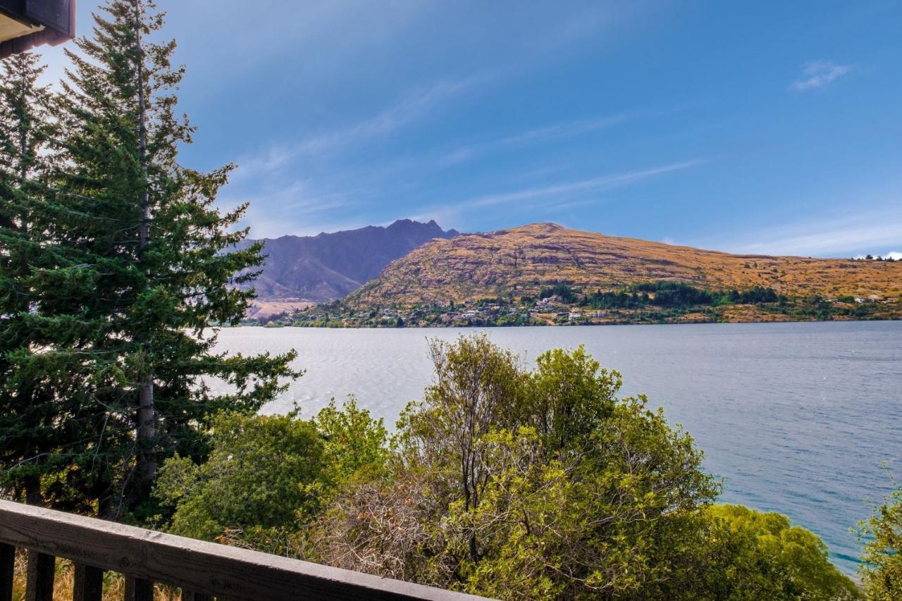 Lakefront Dream 4 Bed Holiday home *