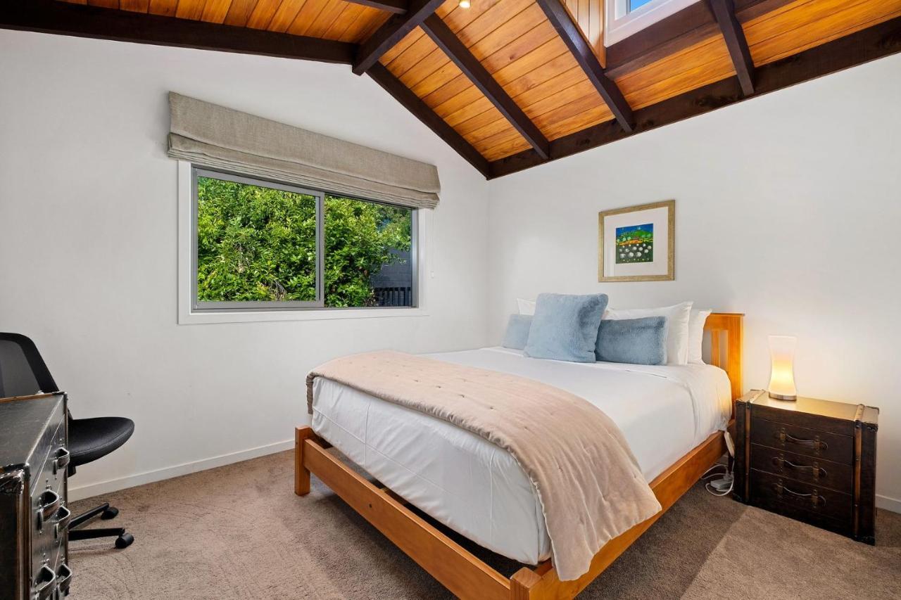 Lakefront Dream 4 Bed Holiday home *