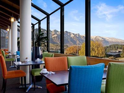 Hotel Copthorne & Lakeview