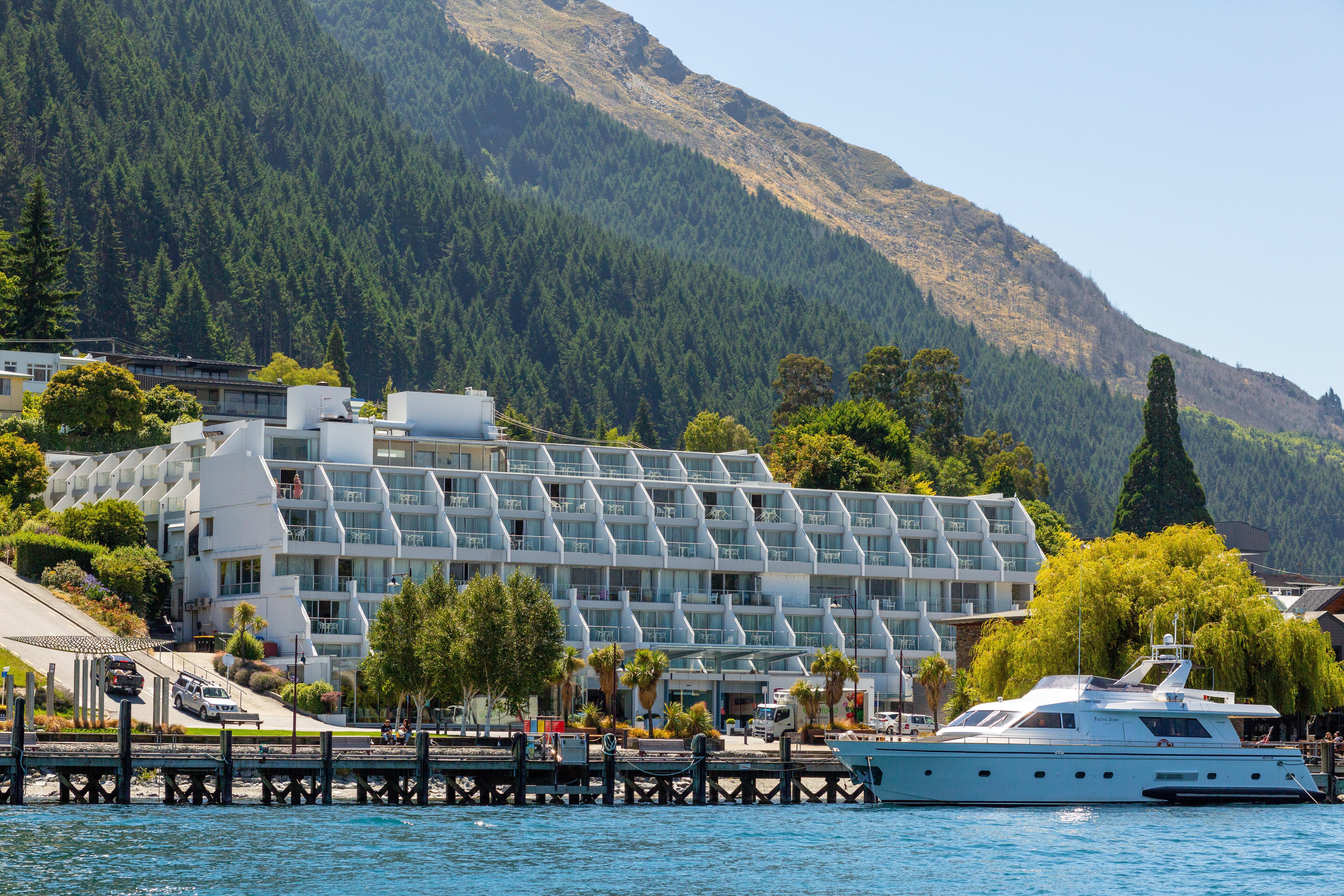Crowne Plaza By Ihg Hotel 4*