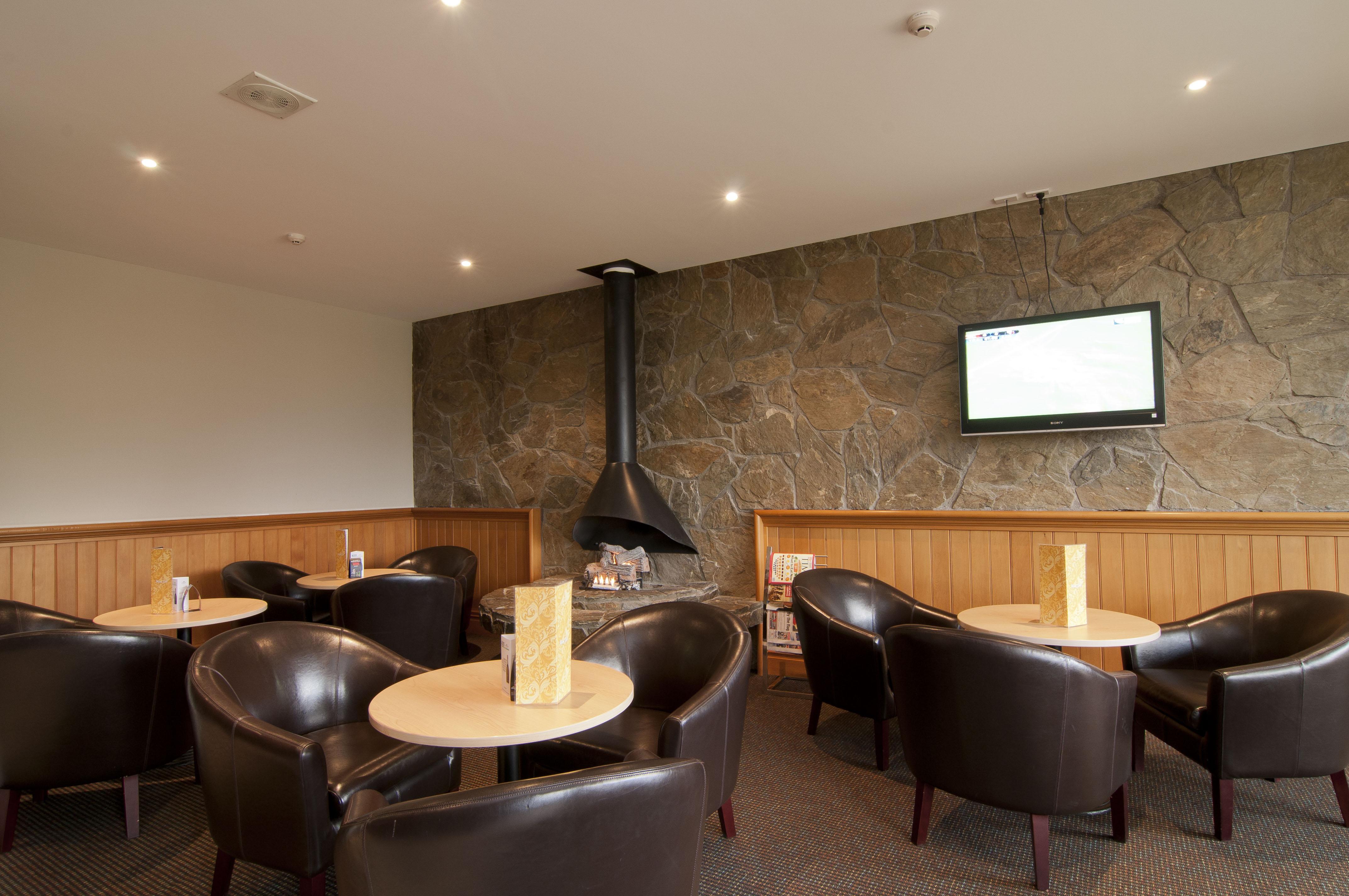 Hotel Copthorne & Lakeview 4*