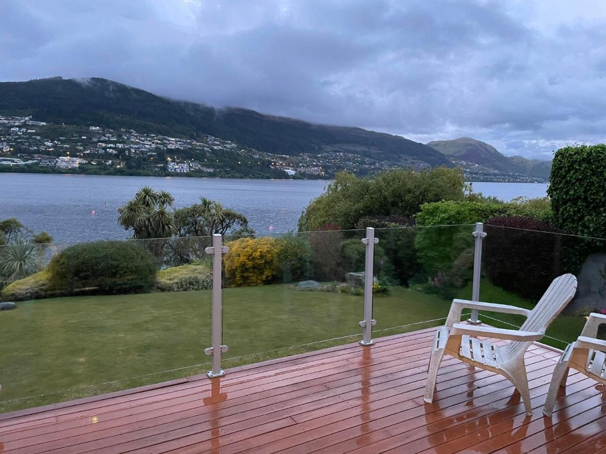 Peninsular Lakefront Holiday home Queenstown
