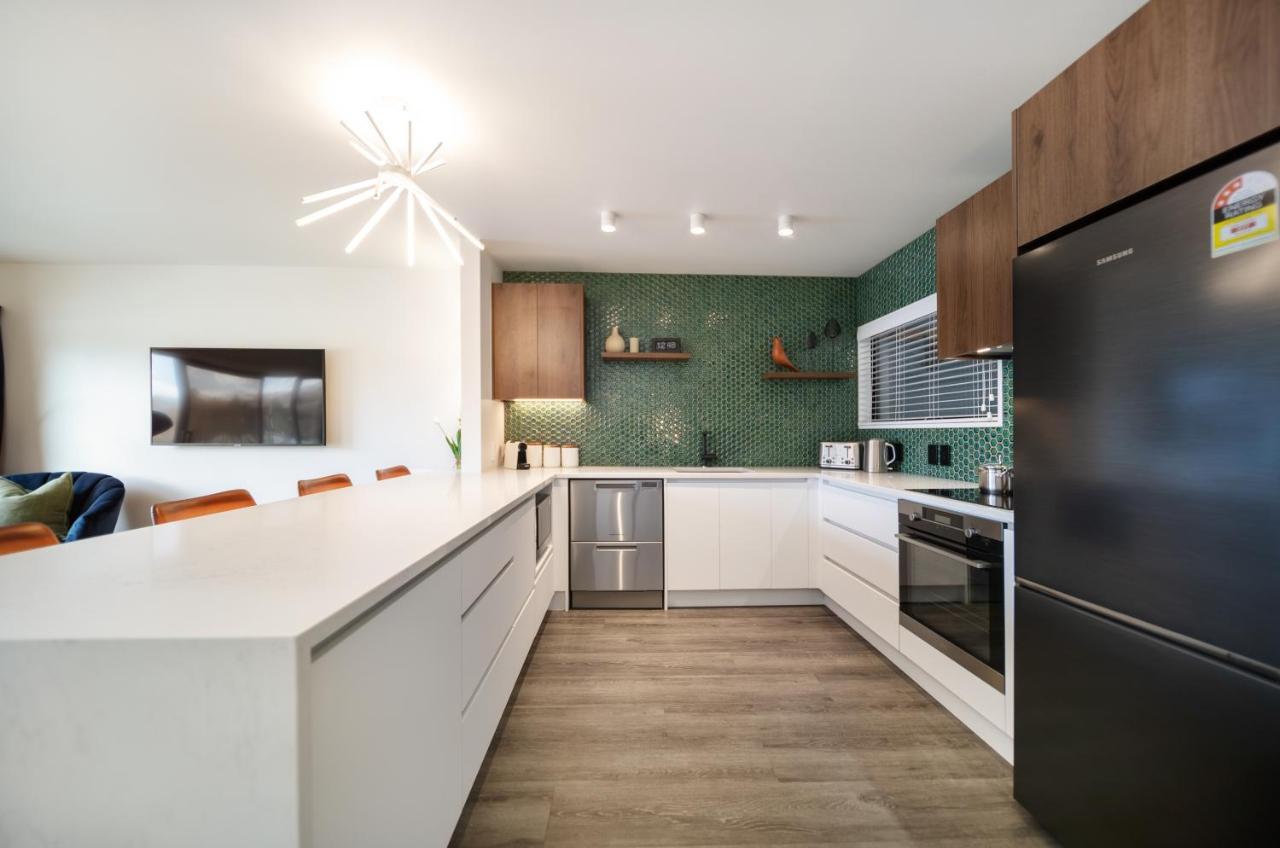 Tahuna Lakefront Luxury, Location * Queenstown