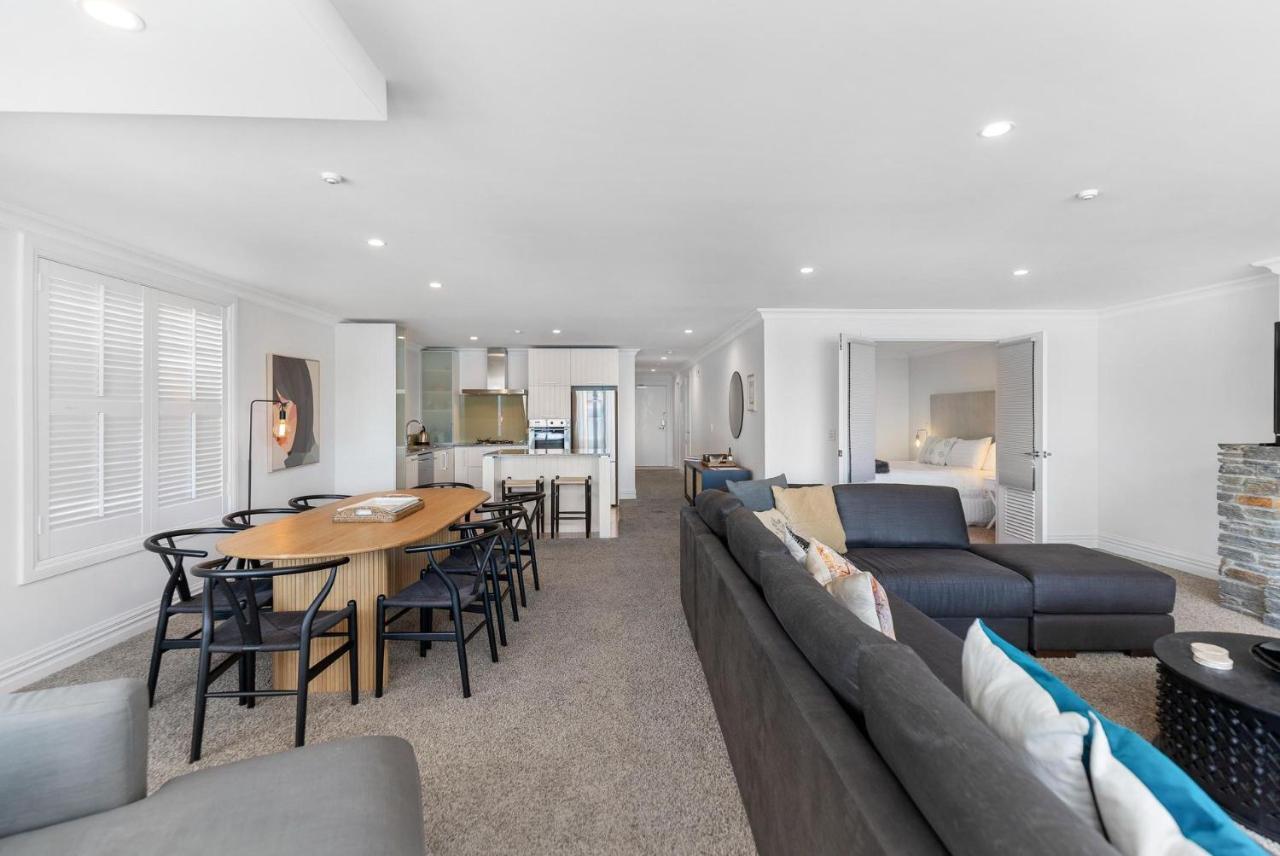 Beacon Lakeside Luxury 908 - 2 Bedroom Apartment