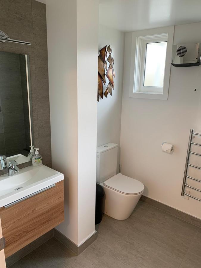 Comfortable 2 Bedroom Unit- Very Close To Town! Apartment Queenstown