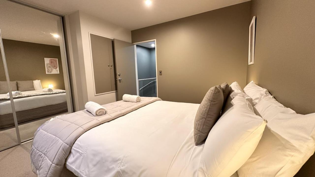 Apartment Remarkable Lakeview Two Bedroom *