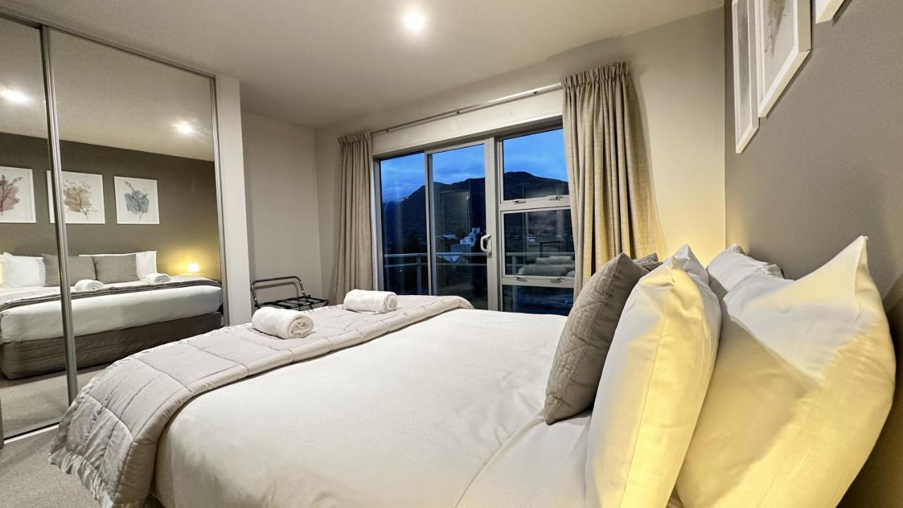 Remarkable Lakeview Two Bedroom